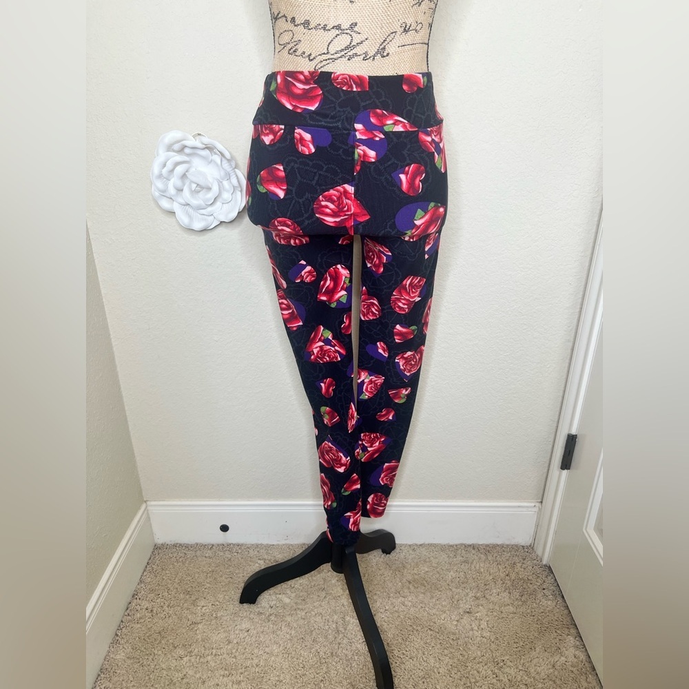 NTM: LuLaRoe Valentines Unicorn Black Lace with Hearts & Roses Print Sz OS - Picture 10 of 14